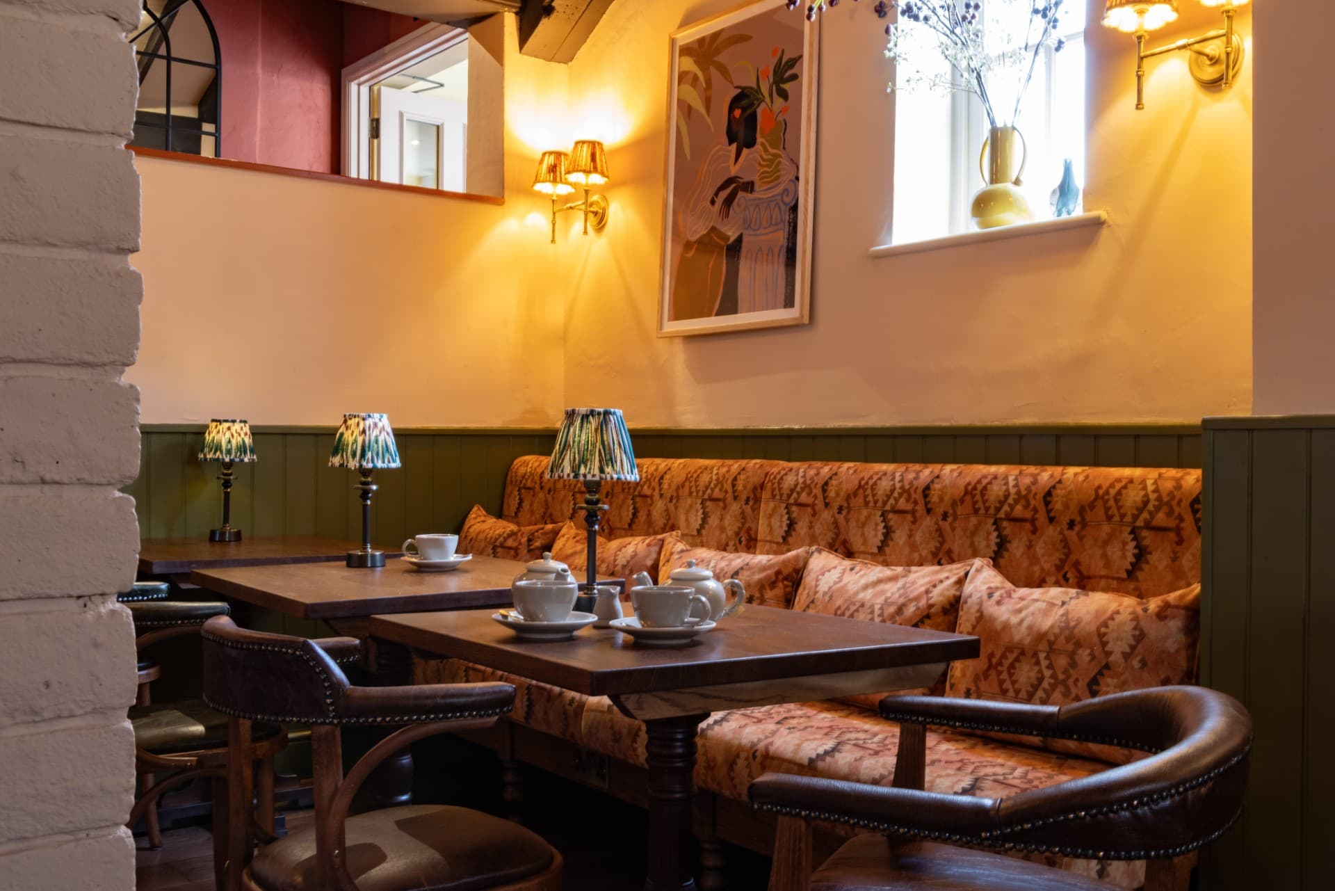 the-rising-sun-reading-the-snug